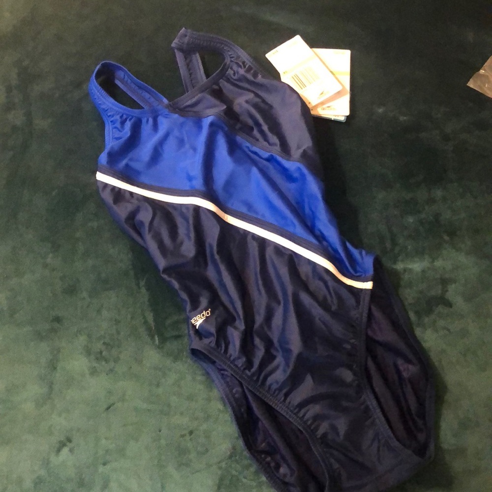 Speedo one piece bathing suit size 8 NWT